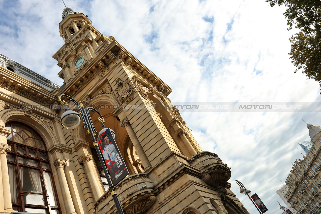 GP AZERBAIJAN, Circuit Atmosfera - Banner for Carlos Sainz (ESP) Atlassian Williams Racing.

18.09.2025. Formula 1 World Championship, Rd 17, Azerbaijan Grand Prix, Baku Street Circuit, Azerbaijan, Preparation Day.

- www.xpbimages.com, EMail: requests@xpbimages.com © Copyright: Bearne / XPB Images
