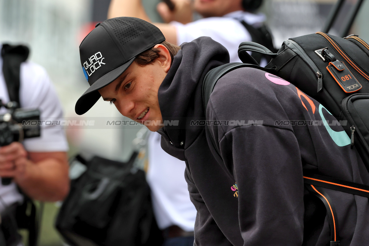GP AZERBAIJAN, Oscar Piastri (AUS) McLaren.

18.09.2025. Formula 1 World Championship, Rd 17, Azerbaijan Grand Prix, Baku Street Circuit, Azerbaijan, Preparation Day.

 - www.xpbimages.com, EMail: requests@xpbimages.com © Copyright: Rew / XPB Images