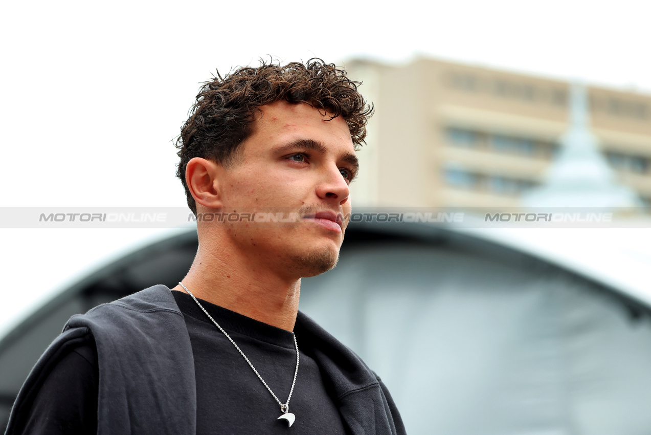 GP AZERBAIJAN, Lando Norris (GBR) McLaren.

18.09.2025. Formula 1 World Championship, Rd 17, Azerbaijan Grand Prix, Baku Street Circuit, Azerbaijan, Preparation Day.

 - www.xpbimages.com, EMail: requests@xpbimages.com © Copyright: Rew / XPB Images