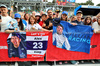 GP AZERBAIJAN, Alexander Albon (THA) Atlassian Williams Racing fans in the pits.

18.09.2025. Formula 1 World Championship, Rd 17, Azerbaijan Grand Prix, Baku Street Circuit, Azerbaijan, Preparation Day.

- www.xpbimages.com, EMail: requests@xpbimages.com © Copyright: Batchelor / XPB Images