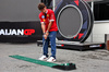 GP AZERBAIJAN, Charles Leclerc (MON) Ferrari plays golf in the paddock.

18.09.2025. Formula 1 World Championship, Rd 17, Azerbaijan Grand Prix, Baku Street Circuit, Azerbaijan, Preparation Day.

 - www.xpbimages.com, EMail: requests@xpbimages.com © Copyright: Rew / XPB Images