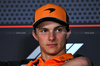 GP AZERBAIJAN, Oscar Piastri (AUS) McLaren in the FIA Press Conference.

18.09.2025. Formula 1 World Championship, Rd 17, Azerbaijan Grand Prix, Baku Street Circuit, Azerbaijan, Preparation Day.

 - www.xpbimages.com, EMail: requests@xpbimages.com © Copyright: Rew / XPB Images