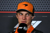 GP AZERBAIJAN, Oscar Piastri (AUS) McLaren in the FIA Press Conference.

18.09.2025. Formula 1 World Championship, Rd 17, Azerbaijan Grand Prix, Baku Street Circuit, Azerbaijan, Preparation Day.

 - www.xpbimages.com, EMail: requests@xpbimages.com © Copyright: Rew / XPB Images