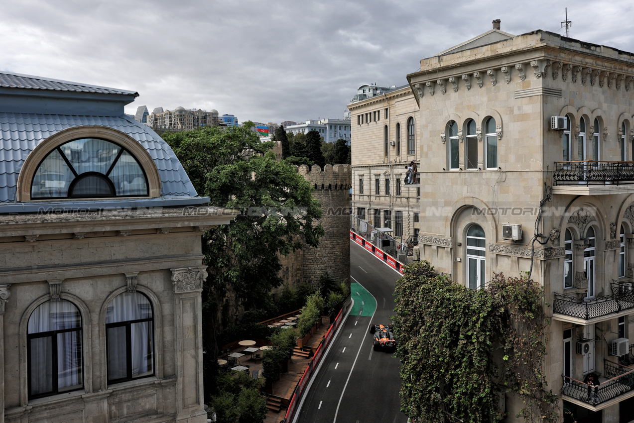GP AZERBAIJAN, Oscar Piastri (AUS) McLaren MCL39.

20.09.2025. Formula 1 World Championship, Rd 17, Azerbaijan Grand Prix, Baku Street Circuit, Azerbaijan, Qualifiche Day.

- www.xpbimages.com, EMail: requests@xpbimages.com © Copyright: Charniaux / XPB Images