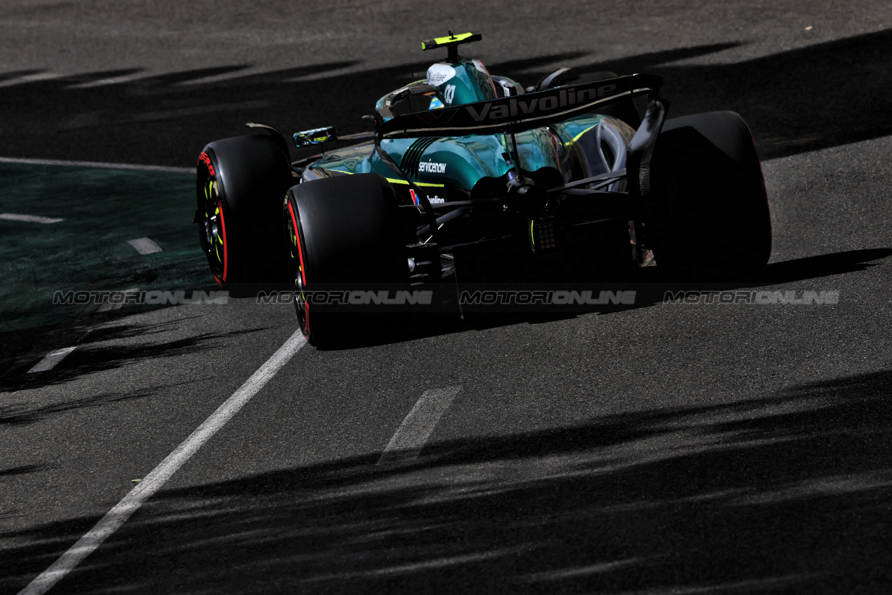 GP AZERBAIJAN, Fernando Alonso (ESP) Aston Martin F1 Team AMR25.

20.09.2025. Formula 1 World Championship, Rd 17, Azerbaijan Grand Prix, Baku Street Circuit, Azerbaijan, Qualifiche Day.

- www.xpbimages.com, EMail: requests@xpbimages.com © Copyright: Charniaux / XPB Images