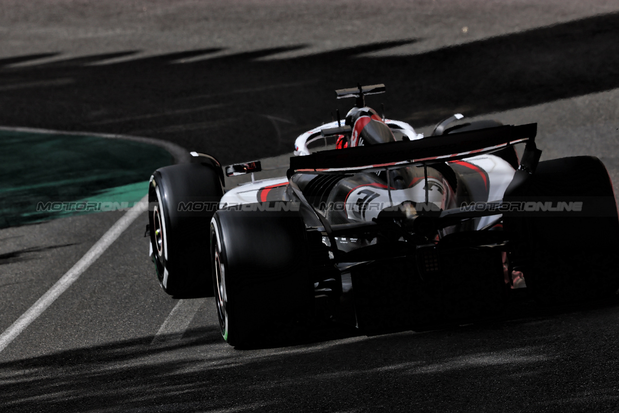 GP AZERBAIJAN, Esteban Ocon (FRA) Haas VF-25.

20.09.2025. Formula 1 World Championship, Rd 17, Azerbaijan Grand Prix, Baku Street Circuit, Azerbaijan, Qualifiche Day.

- www.xpbimages.com, EMail: requests@xpbimages.com © Copyright: Charniaux / XPB Images