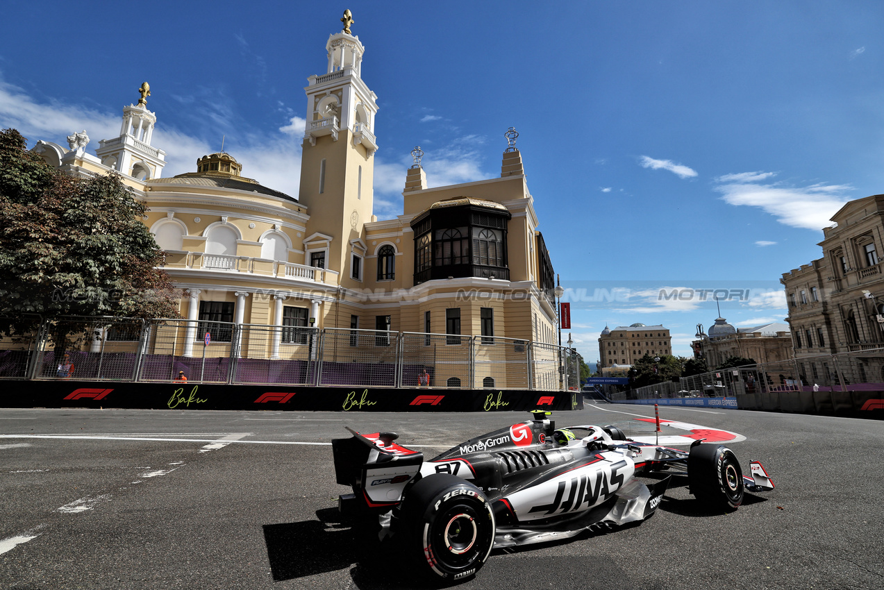 GP AZERBAIJAN, Oliver Bearman (GBR) Haas VF-25.

20.09.2025. Formula 1 World Championship, Rd 17, Azerbaijan Grand Prix, Baku Street Circuit, Azerbaijan, Qualifiche Day.

 - www.xpbimages.com, EMail: requests@xpbimages.com © Copyright: Rew / XPB Images