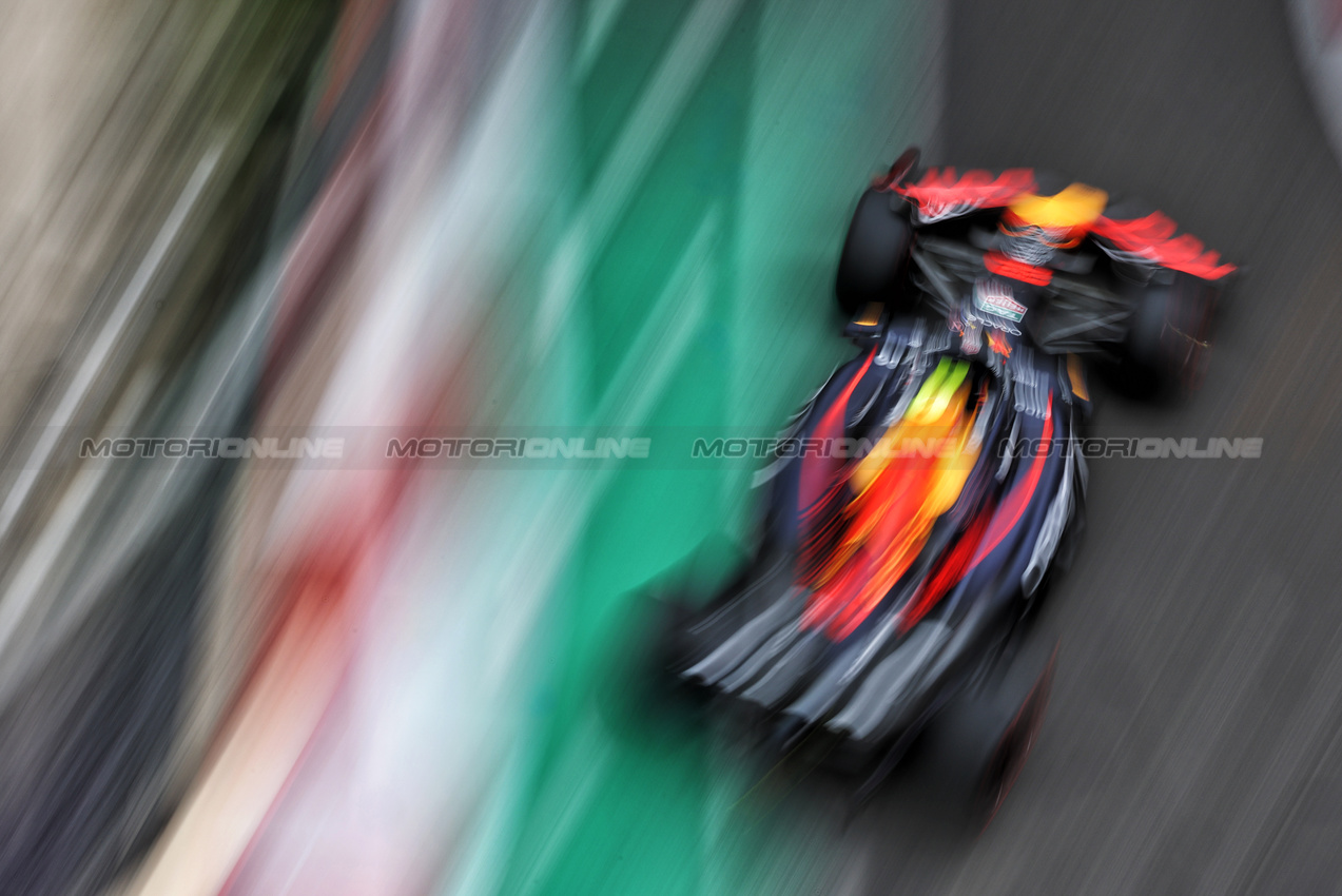 GP AZERBAIJAN, Yuki Tsunoda (JPN) Red Bull Racing RB21.

20.09.2025. Formula 1 World Championship, Rd 17, Azerbaijan Grand Prix, Baku Street Circuit, Azerbaijan, Qualifiche Day.

- www.xpbimages.com, EMail: requests@xpbimages.com © Copyright: Charniaux / XPB Images