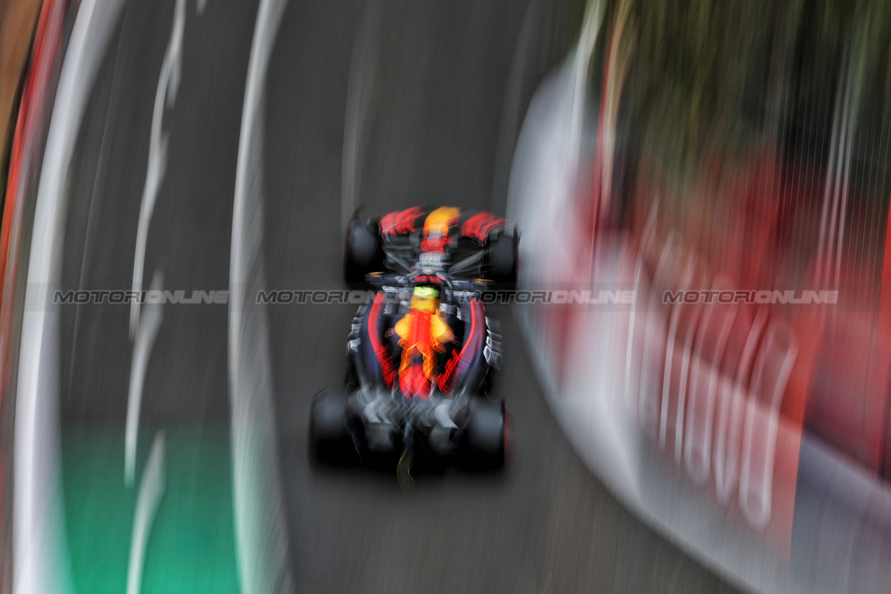 GP AZERBAIJAN, Yuki Tsunoda (JPN) Red Bull Racing RB21.

20.09.2025. Formula 1 World Championship, Rd 17, Azerbaijan Grand Prix, Baku Street Circuit, Azerbaijan, Qualifiche Day.

- www.xpbimages.com, EMail: requests@xpbimages.com © Copyright: Charniaux / XPB Images