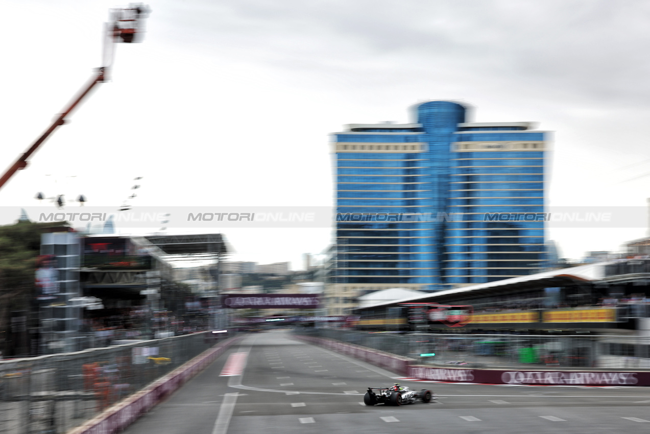 GP AZERBAIJAN, Oliver Bearman (GBR) Haas VF-25.

20.09.2025. Formula 1 World Championship, Rd 17, Azerbaijan Grand Prix, Baku Street Circuit, Azerbaijan, Qualifiche Day.

- www.xpbimages.com, EMail: requests@xpbimages.com © Copyright: Bearne / XPB Images