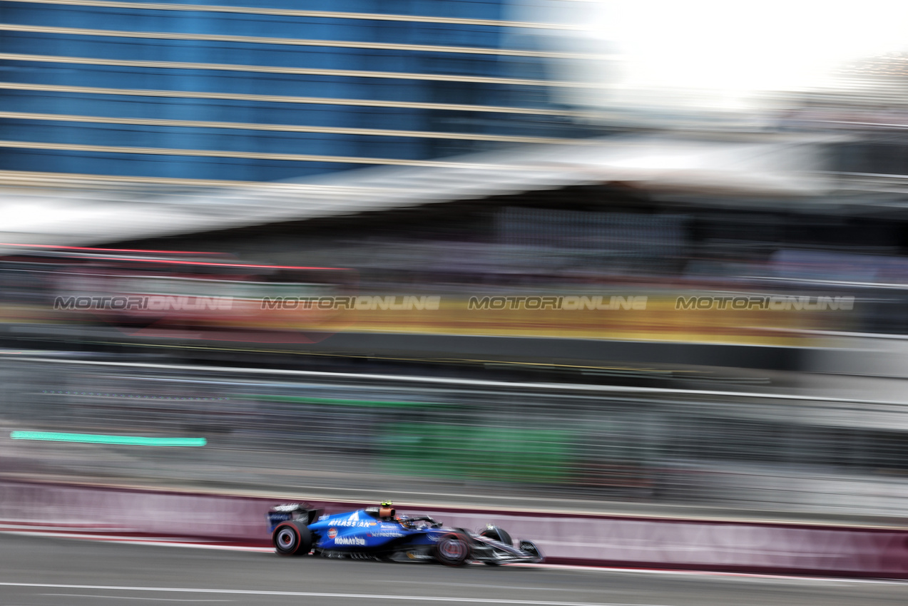 GP AZERBAIJAN, Carlos Sainz (ESP) Atlassian Williams Racing FW47.

20.09.2025. Formula 1 World Championship, Rd 17, Azerbaijan Grand Prix, Baku Street Circuit, Azerbaijan, Qualifiche Day.

- www.xpbimages.com, EMail: requests@xpbimages.com © Copyright: Bearne / XPB Images