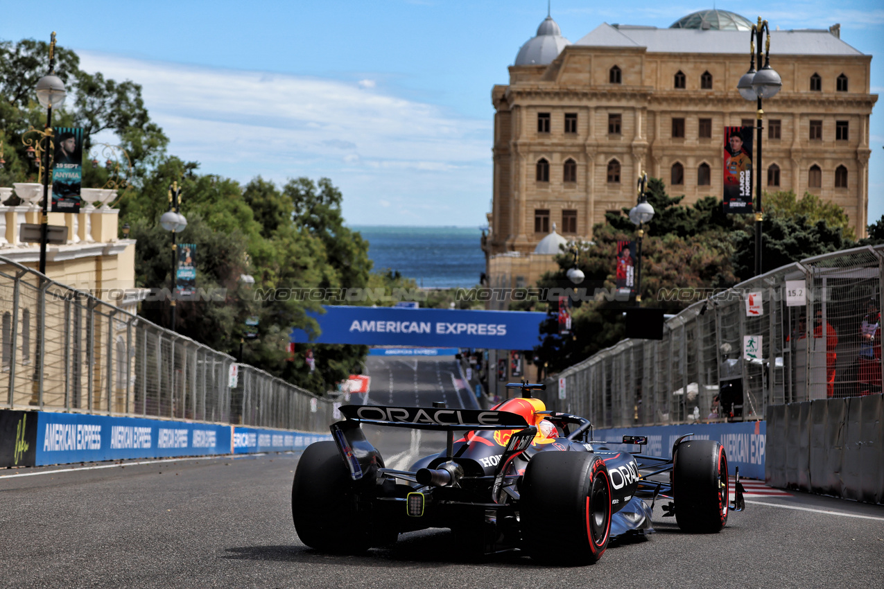 GP AZERBAIJAN, Max Verstappen (NLD) Red Bull Racing RB21.

20.09.2025. Formula 1 World Championship, Rd 17, Azerbaijan Grand Prix, Baku Street Circuit, Azerbaijan, Qualifiche Day.

 - www.xpbimages.com, EMail: requests@xpbimages.com © Copyright: Rew / XPB Images