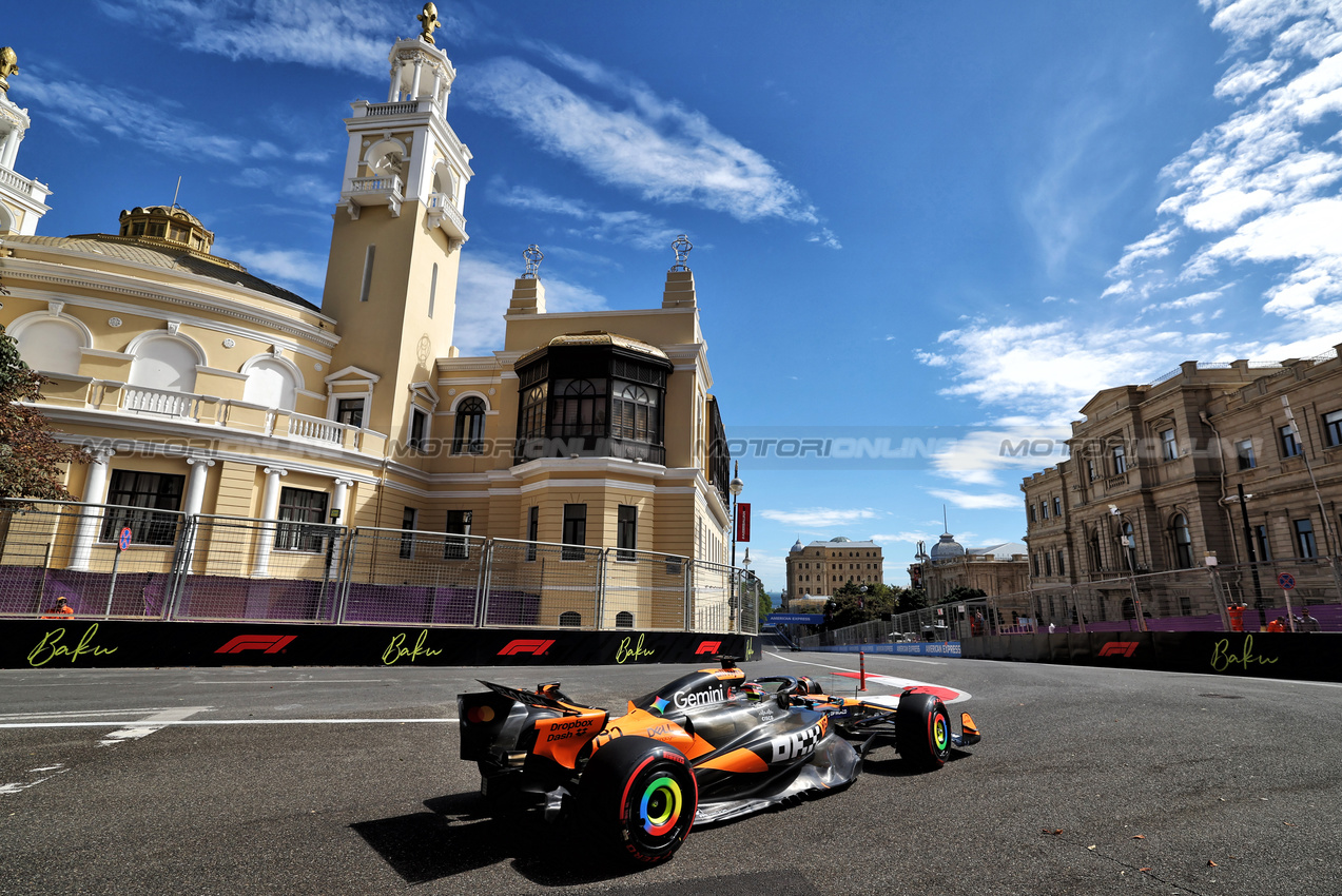 GP AZERBAIJAN, Oscar Piastri (AUS) McLaren MCL39.

20.09.2025. Formula 1 World Championship, Rd 17, Azerbaijan Grand Prix, Baku Street Circuit, Azerbaijan, Qualifiche Day.

 - www.xpbimages.com, EMail: requests@xpbimages.com © Copyright: Rew / XPB Images