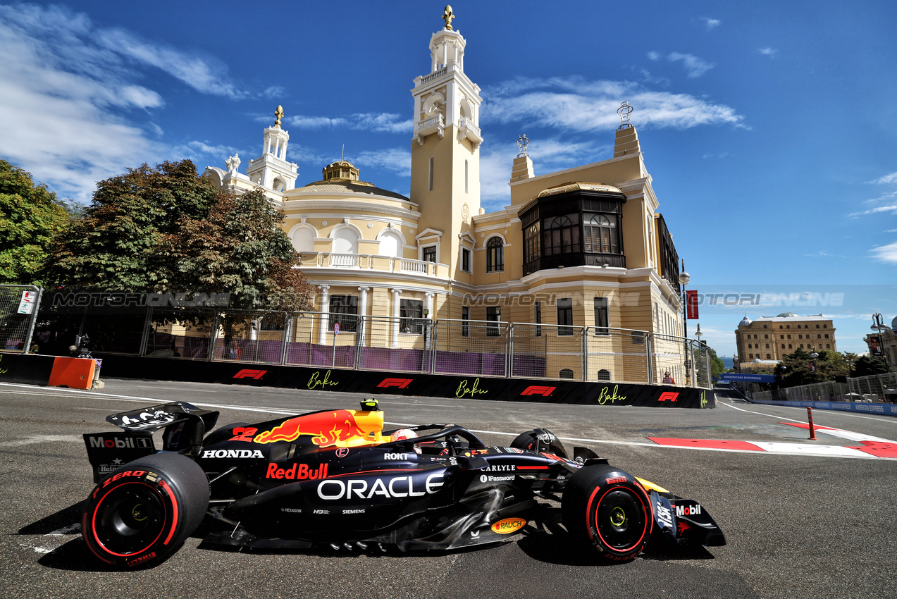 GP AZERBAIJAN, Yuki Tsunoda (JPN) Red Bull Racing RB21.



20.09.2025. Formula 1 World Championship, Rd 17, Azerbaijan Grand Prix, Baku Street Circuit, Azerbaijan, Qualifiche Day.

 - www.xpbimages.com, EMail: requests@xpbimages.com © Copyright: Rew / XPB Images