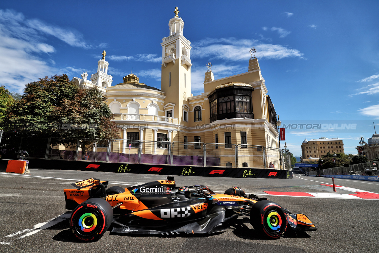 GP AZERBAIJAN, Oscar Piastri (AUS) McLaren MCL39.

20.09.2025. Formula 1 World Championship, Rd 17, Azerbaijan Grand Prix, Baku Street Circuit, Azerbaijan, Qualifiche Day.

 - www.xpbimages.com, EMail: requests@xpbimages.com © Copyright: Rew / XPB Images