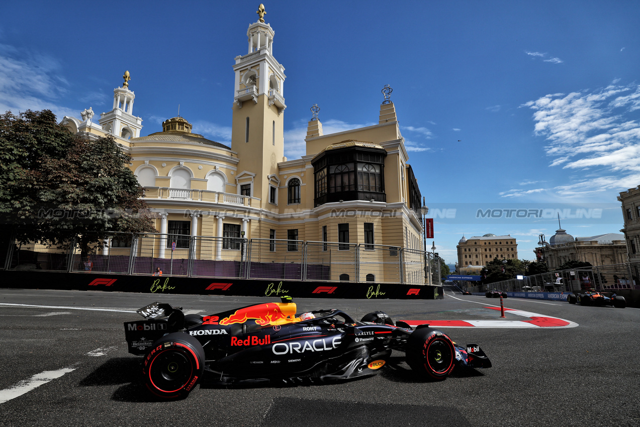 GP AZERBAIJAN, Yuki Tsunoda (JPN) Red Bull Racing RB21.

20.09.2025. Formula 1 World Championship, Rd 17, Azerbaijan Grand Prix, Baku Street Circuit, Azerbaijan, Qualifiche Day.

 - www.xpbimages.com, EMail: requests@xpbimages.com © Copyright: Rew / XPB Images