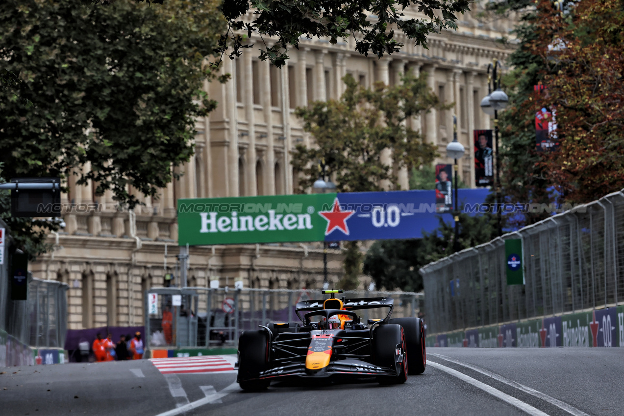 GP AZERBAIJAN, Yuki Tsunoda (JPN) Red Bull Racing RB21.

20.09.2025. Formula 1 World Championship, Rd 17, Azerbaijan Grand Prix, Baku Street Circuit, Azerbaijan, Qualifiche Day.

 - www.xpbimages.com, EMail: requests@xpbimages.com © Copyright: Rew / XPB Images