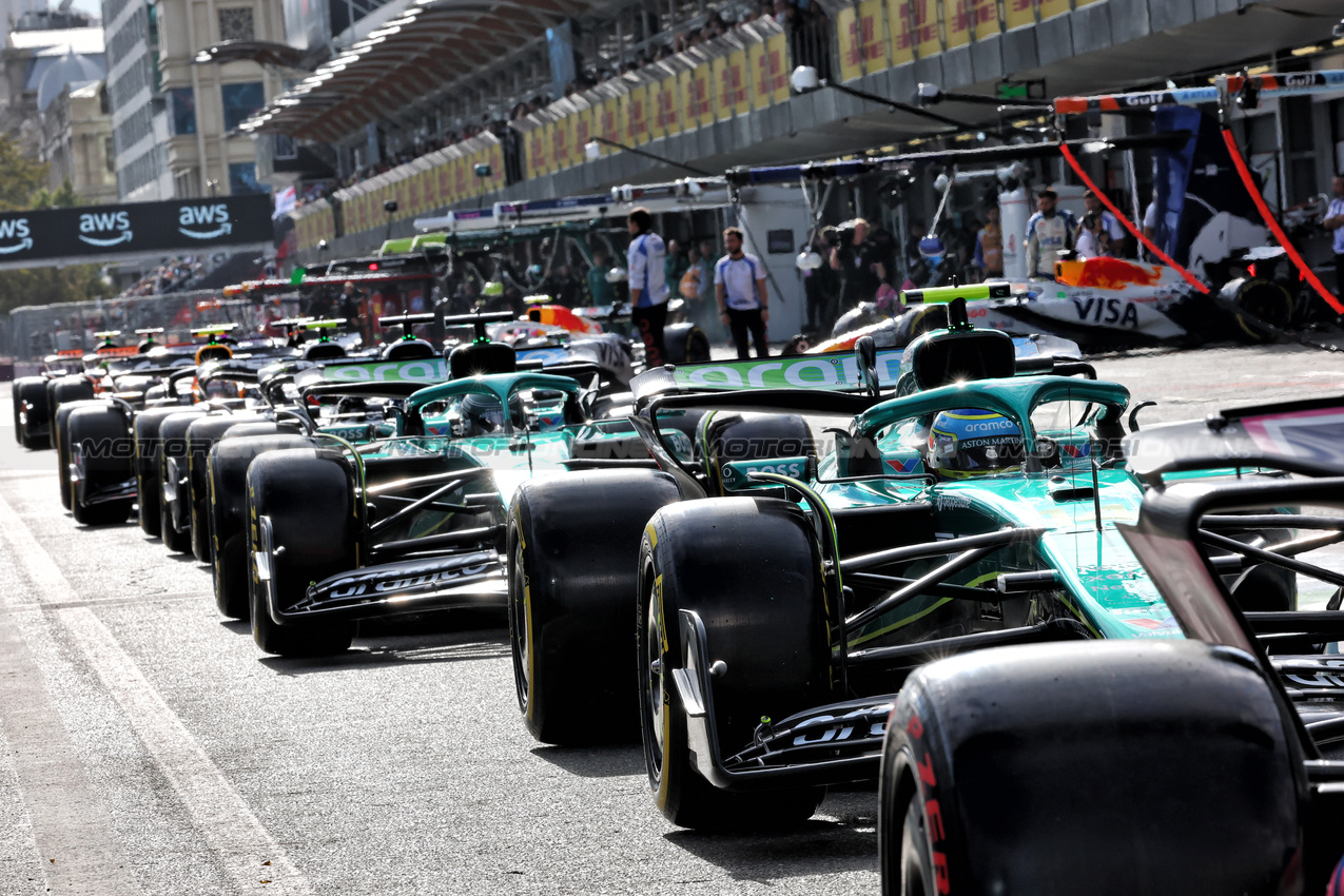GP AZERBAIJAN, Fernando Alonso (ESP) Aston Martin F1 Team AMR25 in the pits.

20.09.2025. Formula 1 World Championship, Rd 17, Azerbaijan Grand Prix, Baku Street Circuit, Azerbaijan, Qualifiche Day.

- www.xpbimages.com, EMail: requests@xpbimages.com © Copyright: Batchelor / XPB Images