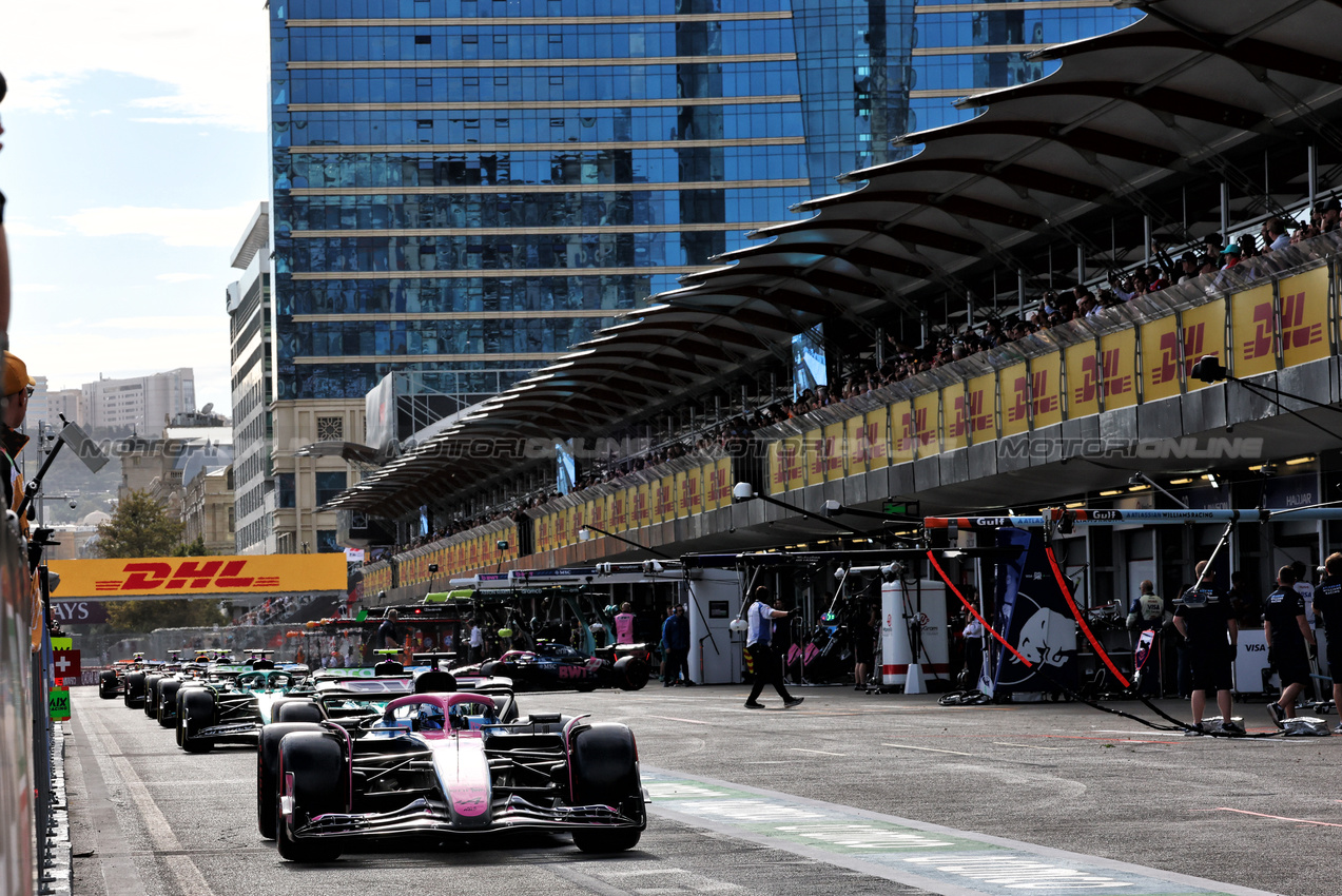 GP AZERBAIJAN, Pierre Gasly (FRA) Alpine F1 Team A525 in the pits.

20.09.2025. Formula 1 World Championship, Rd 17, Azerbaijan Grand Prix, Baku Street Circuit, Azerbaijan, Qualifiche Day.

- www.xpbimages.com, EMail: requests@xpbimages.com © Copyright: Batchelor / XPB Images
