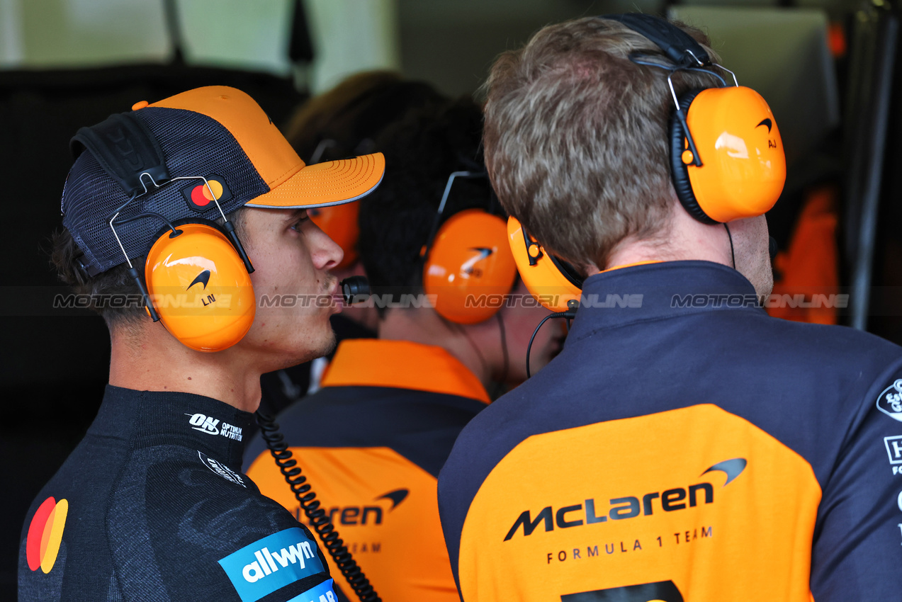 GP AZERBAIJAN, Lando Norris (GBR) McLaren.

20.09.2025. Formula 1 World Championship, Rd 17, Azerbaijan Grand Prix, Baku Street Circuit, Azerbaijan, Qualifiche Day.

- www.xpbimages.com, EMail: requests@xpbimages.com © Copyright: Batchelor / XPB Images