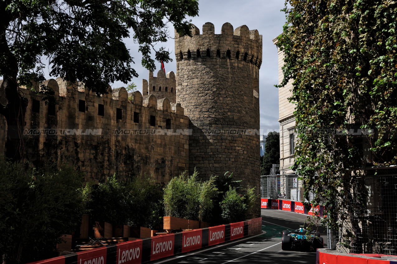 GP AZERBAIJAN, Fernando Alonso (ESP) Aston Martin F1 Team AMR25.

20.09.2025. Formula 1 World Championship, Rd 17, Azerbaijan Grand Prix, Baku Street Circuit, Azerbaijan, Qualifiche Day.

- www.xpbimages.com, EMail: requests@xpbimages.com © Copyright: Charniaux / XPB Images