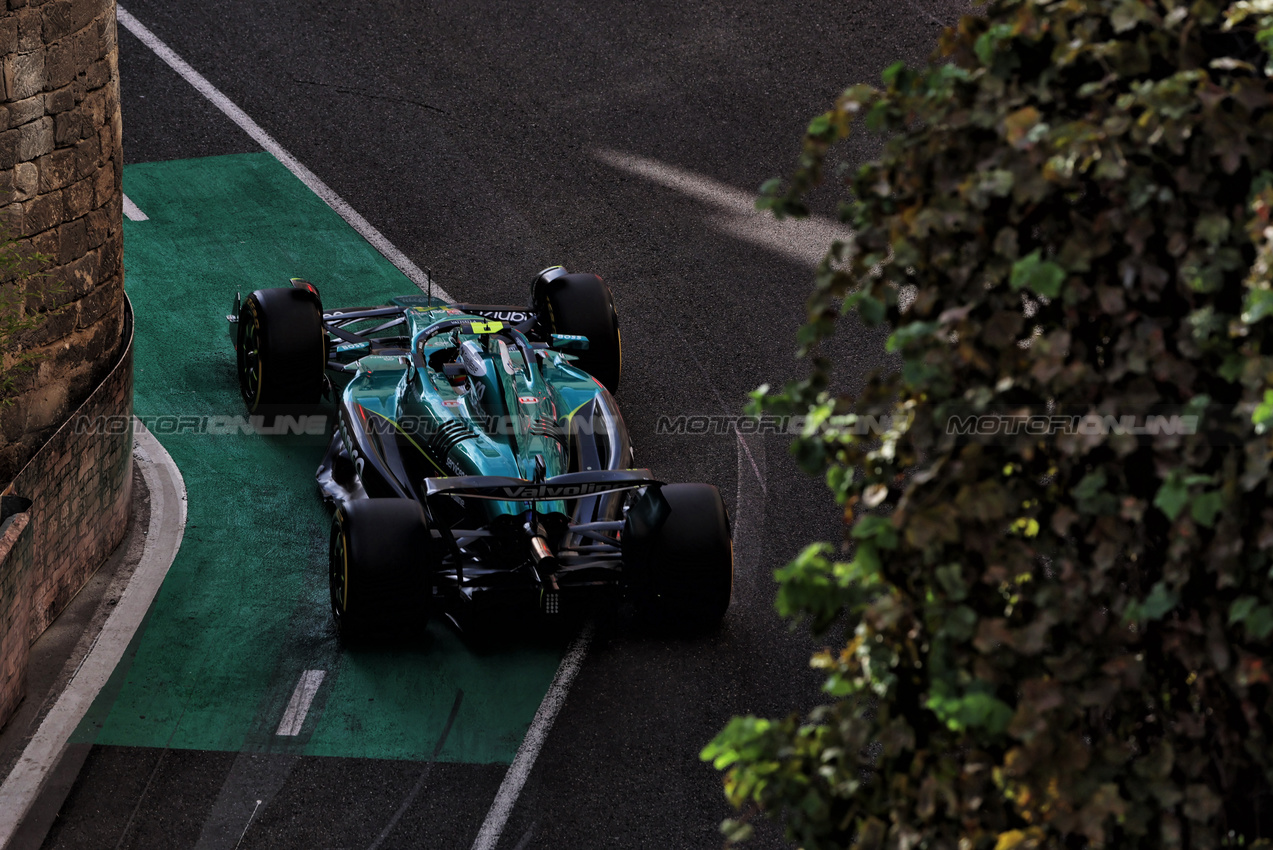 GP AZERBAIJAN, Fernando Alonso (ESP) Aston Martin F1 Team AMR25.

20.09.2025. Formula 1 World Championship, Rd 17, Azerbaijan Grand Prix, Baku Street Circuit, Azerbaijan, Qualifiche Day.

 - www.xpbimages.com, EMail: requests@xpbimages.com © Copyright: Rew / XPB Images