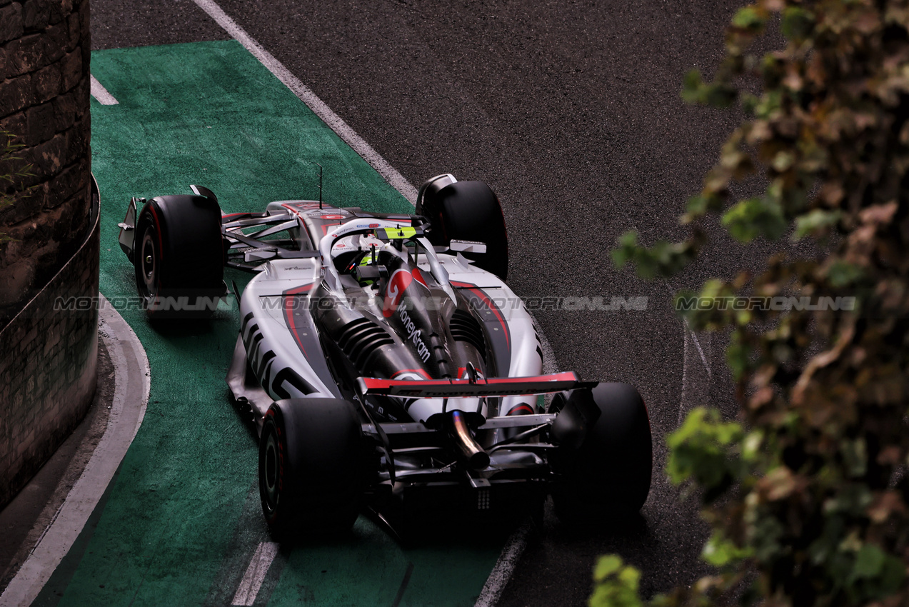 GP AZERBAIJAN, Oliver Bearman (GBR) Haas VF-25.

20.09.2025. Formula 1 World Championship, Rd 17, Azerbaijan Grand Prix, Baku Street Circuit, Azerbaijan, Qualifiche Day.

 - www.xpbimages.com, EMail: requests@xpbimages.com © Copyright: Rew / XPB Images