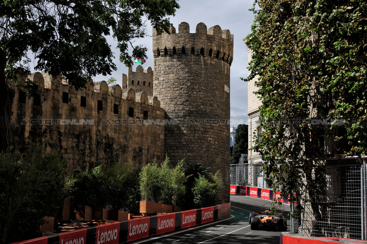 GP AZERBAIJAN, Oscar Piastri (AUS) McLaren MCL39.

20.09.2025. Formula 1 World Championship, Rd 17, Azerbaijan Grand Prix, Baku Street Circuit, Azerbaijan, Qualifiche Day.

- www.xpbimages.com, EMail: requests@xpbimages.com © Copyright: Charniaux / XPB Images
