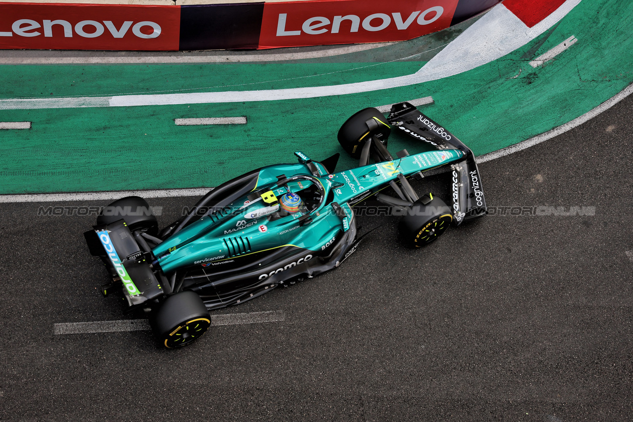 GP AZERBAIJAN, Fernando Alonso (ESP) Aston Martin F1 Team AMR25.

20.09.2025. Formula 1 World Championship, Rd 17, Azerbaijan Grand Prix, Baku Street Circuit, Azerbaijan, Qualifiche Day.

 - www.xpbimages.com, EMail: requests@xpbimages.com © Copyright: Rew / XPB Images