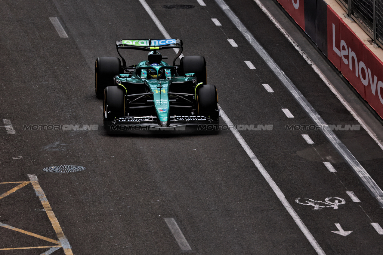 GP AZERBAIJAN, Fernando Alonso (ESP) Aston Martin F1 Team AMR25.

20.09.2025. Formula 1 World Championship, Rd 17, Azerbaijan Grand Prix, Baku Street Circuit, Azerbaijan, Qualifiche Day.

 - www.xpbimages.com, EMail: requests@xpbimages.com © Copyright: Rew / XPB Images