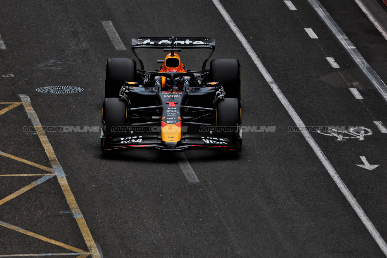 GP AZERBAIJAN, Max Verstappen (NLD) Red Bull Racing RB21.

20.09.2025. Formula 1 World Championship, Rd 17, Azerbaijan Grand Prix, Baku Street Circuit, Azerbaijan, Qualifiche Day.

 - www.xpbimages.com, EMail: requests@xpbimages.com © Copyright: Rew / XPB Images