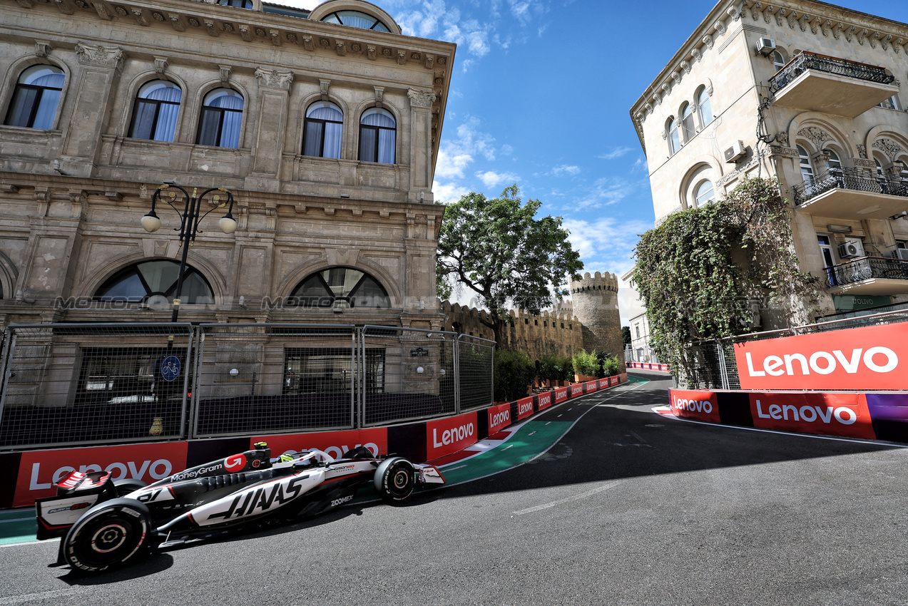 GP AZERBAIJAN, Oliver Bearman (GBR) Haas VF-25.

20.09.2025. Formula 1 World Championship, Rd 17, Azerbaijan Grand Prix, Baku Street Circuit, Azerbaijan, Qualifiche Day.

- www.xpbimages.com, EMail: requests@xpbimages.com © Copyright: Charniaux / XPB Images