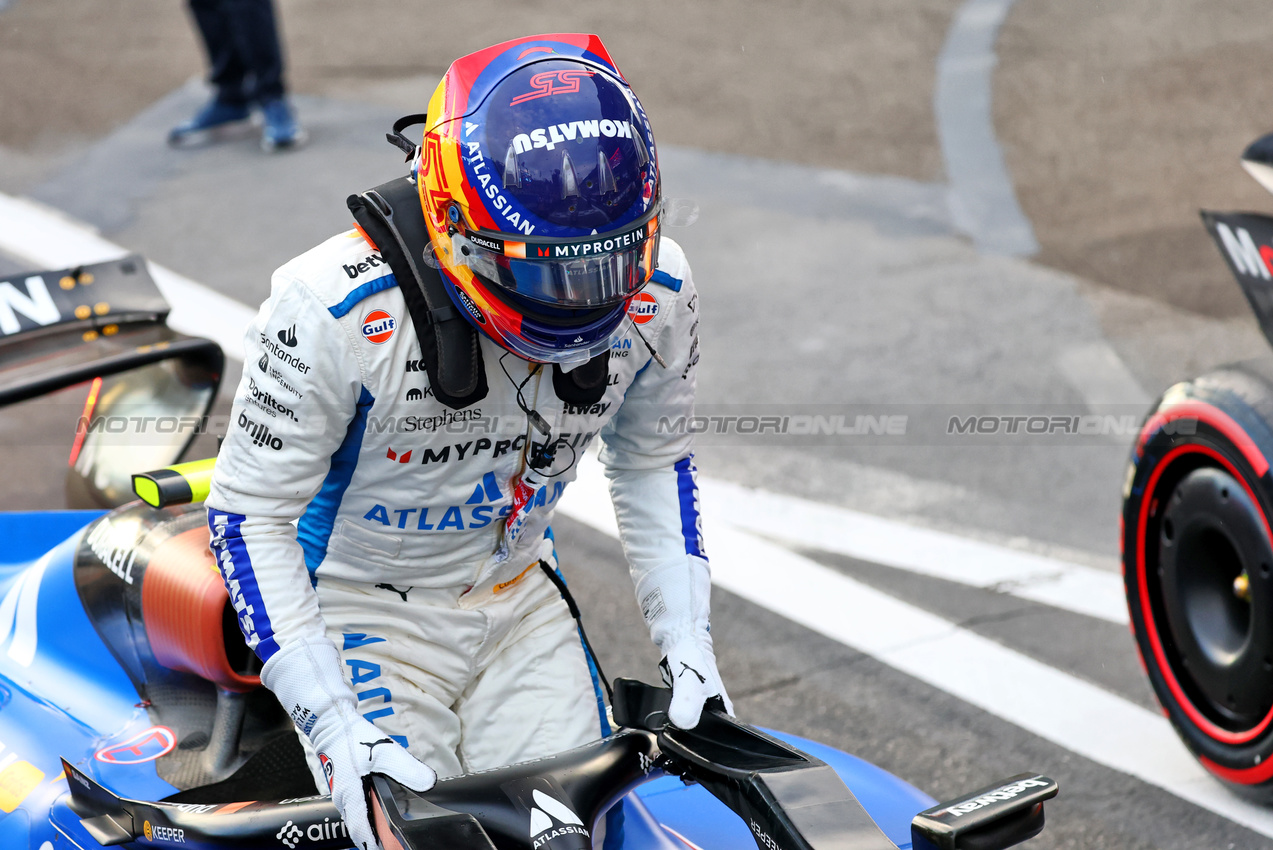 GP AZERBAIJAN, Second placed Carlos Sainz (ESP) Atlassian Williams Racing FW47 in qualifying parc ferme.

20.09.2025. Formula 1 World Championship, Rd 17, Azerbaijan Grand Prix, Baku Street Circuit, Azerbaijan, Qualifiche Day.

- www.xpbimages.com, EMail: requests@xpbimages.com © Copyright: Batchelor / XPB Images