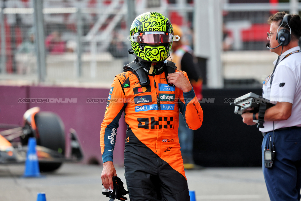 GP AZERBAIJAN, Lando Norris (GBR) McLaren in qualifying parc ferme.

20.09.2025. Formula 1 World Championship, Rd 17, Azerbaijan Grand Prix, Baku Street Circuit, Azerbaijan, Qualifiche Day.

- www.xpbimages.com, EMail: requests@xpbimages.com © Copyright: Charniaux / XPB Images