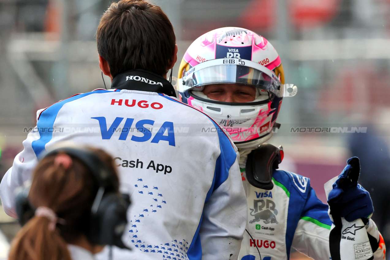 GP AZERBAIJAN, Liam Lawson (NZL) Racing Bulls celebrates his third position in qualifying parc ferme.

20.09.2025. Formula 1 World Championship, Rd 17, Azerbaijan Grand Prix, Baku Street Circuit, Azerbaijan, Qualifiche Day.

- www.xpbimages.com, EMail: requests@xpbimages.com © Copyright: Charniaux / XPB Images