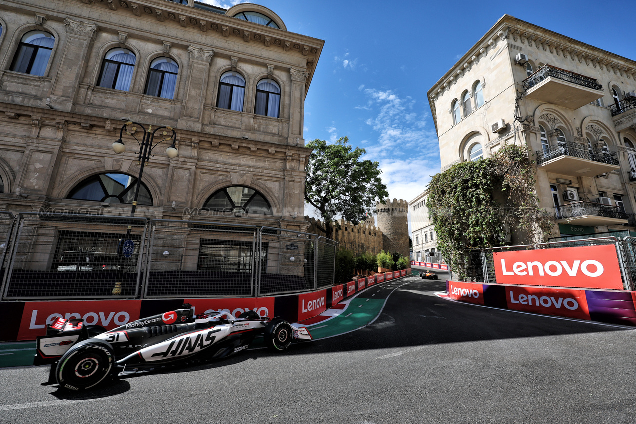 GP AZERBAIJAN, Esteban Ocon (FRA) Haas VF-25.

20.09.2025. Formula 1 World Championship, Rd 17, Azerbaijan Grand Prix, Baku Street Circuit, Azerbaijan, Qualifiche Day.

- www.xpbimages.com, EMail: requests@xpbimages.com © Copyright: Charniaux / XPB Images