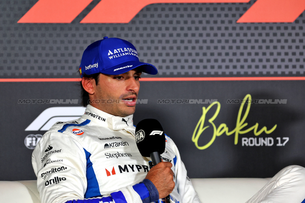 GP AZERBAIJAN, Carlos Sainz (ESP) Atlassian Williams Racing in the post qualifying FIA Press Conference.

20.09.2025. Formula 1 World Championship, Rd 17, Azerbaijan Grand Prix, Baku Street Circuit, Azerbaijan, Qualifiche Day.

- www.xpbimages.com, EMail: requests@xpbimages.com © Copyright: Bearne / XPB Images