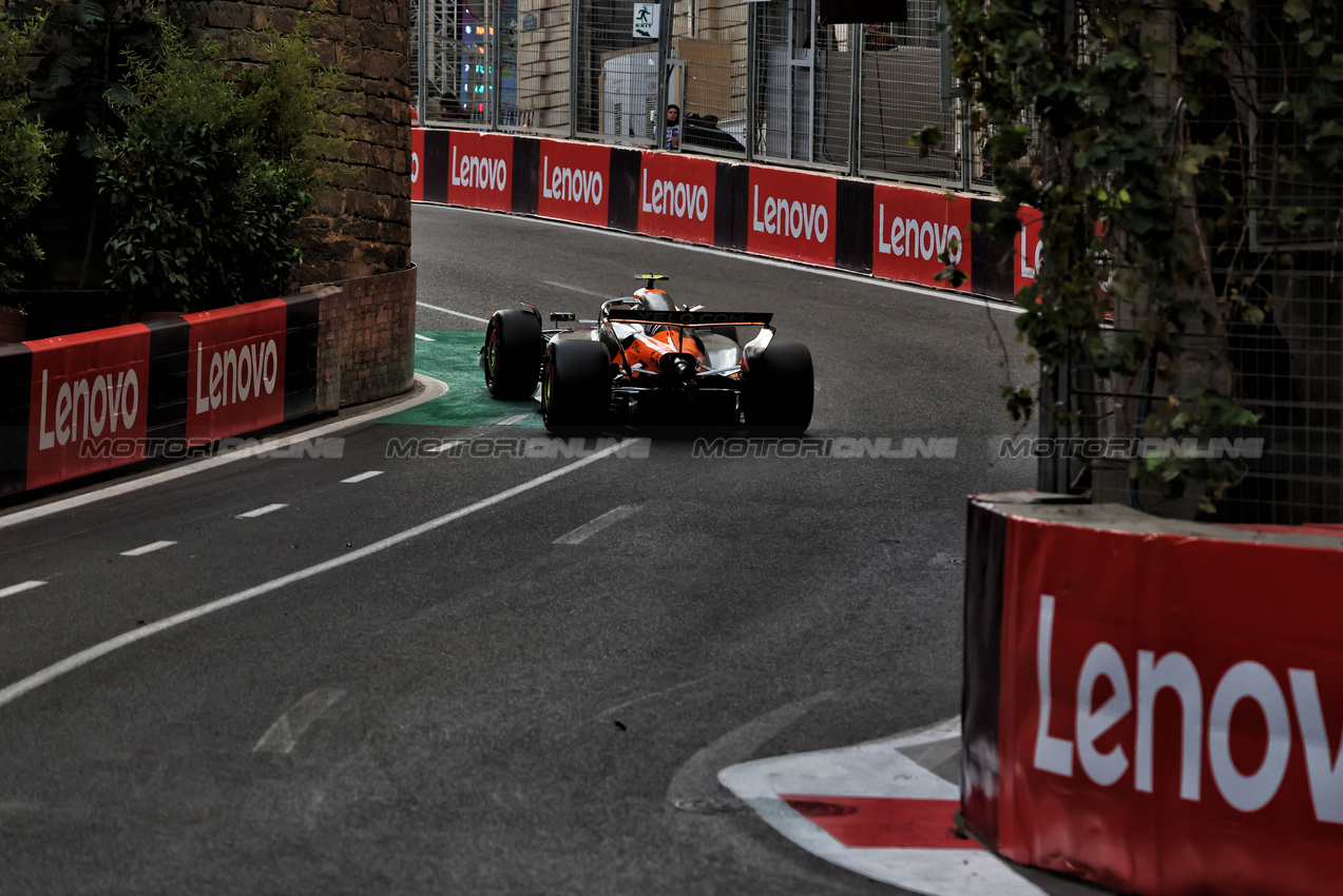 GP AZERBAIJAN, Lando Norris (GBR) McLaren MCL39.

20.09.2025. Formula 1 World Championship, Rd 17, Azerbaijan Grand Prix, Baku Street Circuit, Azerbaijan, Qualifiche Day.

 - www.xpbimages.com, EMail: requests@xpbimages.com © Copyright: Rew / XPB Images