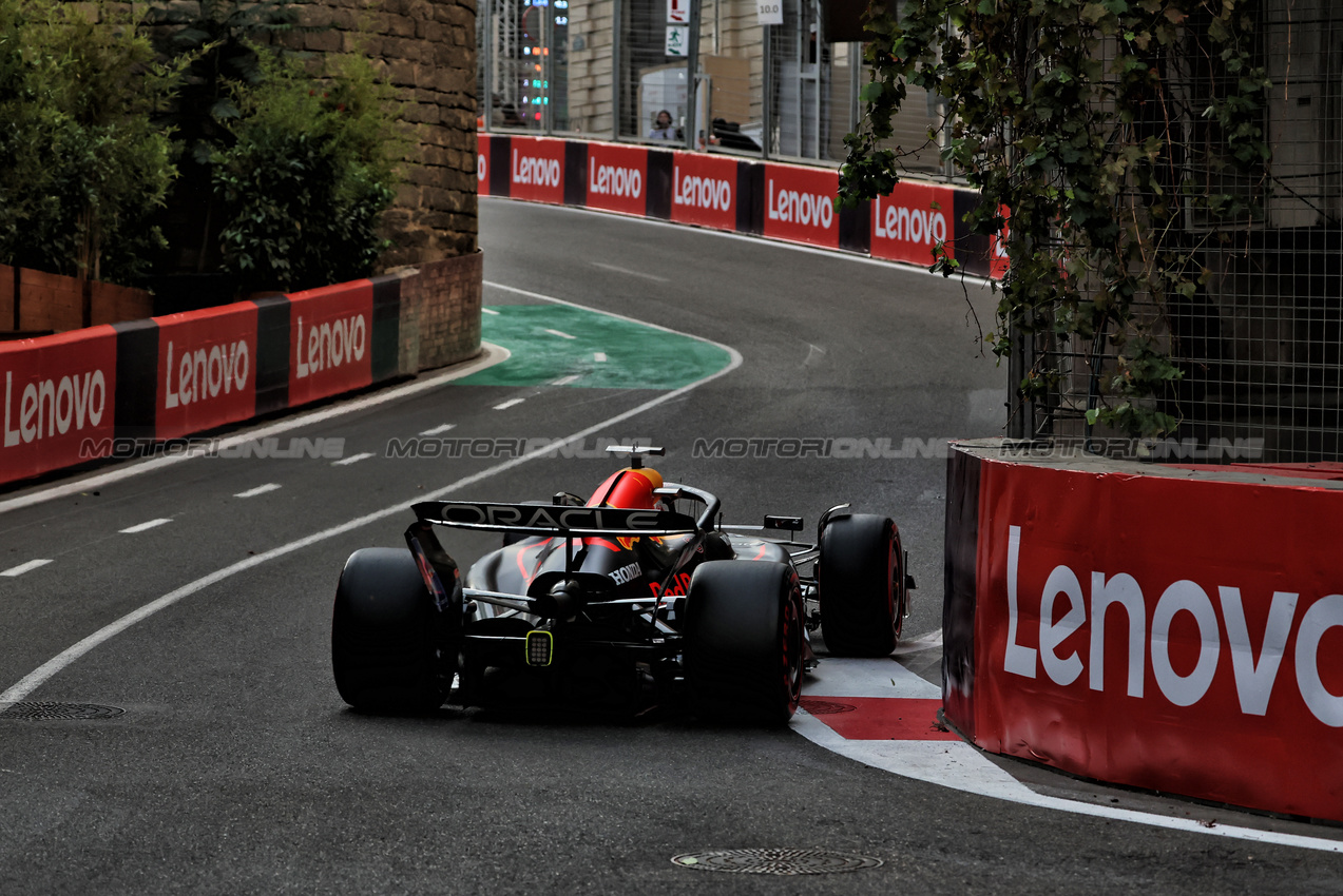GP AZERBAIJAN, Max Verstappen (NLD) Red Bull Racing RB21.

20.09.2025. Formula 1 World Championship, Rd 17, Azerbaijan Grand Prix, Baku Street Circuit, Azerbaijan, Qualifiche Day.

 - www.xpbimages.com, EMail: requests@xpbimages.com © Copyright: Rew / XPB Images