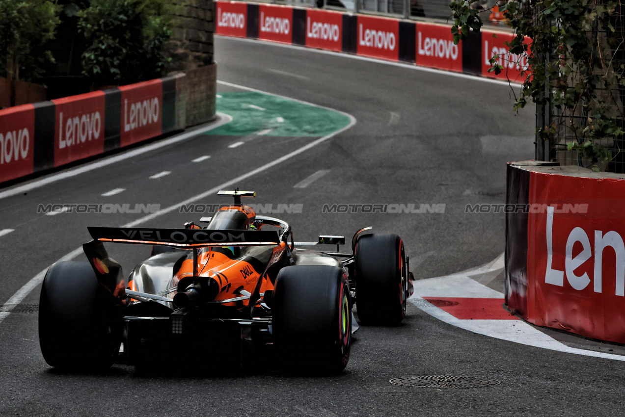 GP AZERBAIJAN, Lando Norris (GBR) McLaren MCL39.

20.09.2025. Formula 1 World Championship, Rd 17, Azerbaijan Grand Prix, Baku Street Circuit, Azerbaijan, Qualifiche Day.

 - www.xpbimages.com, EMail: requests@xpbimages.com © Copyright: Rew / XPB Images