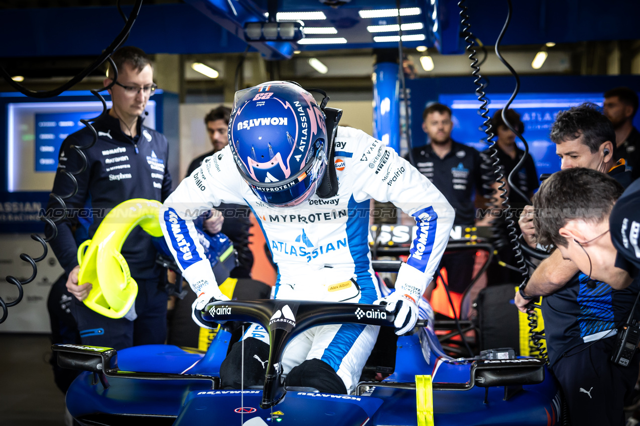 GP AZERBAIJAN, Alexander Albon (THA) Atlassian Williams Racing FW47.

20.09.2025. Formula 1 World Championship, Rd 17, Azerbaijan Grand Prix, Baku Street Circuit, Azerbaijan, Qualifiche Day.

- www.xpbimages.com, EMail: requests@xpbimages.com © Copyright: Bearne / XPB Images