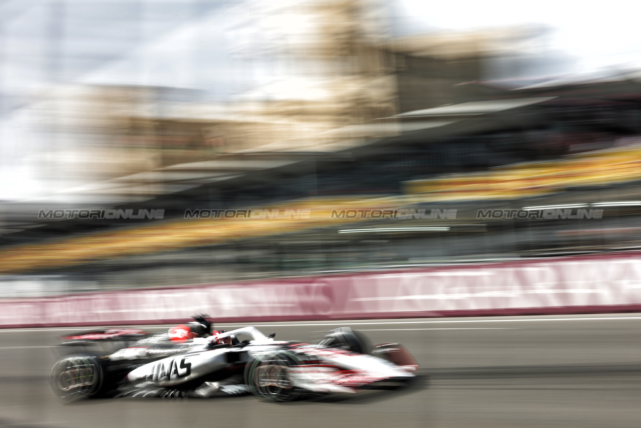 GP AZERBAIJAN, Esteban Ocon (FRA) Haas VF-25.

20.09.2025. Formula 1 World Championship, Rd 17, Azerbaijan Grand Prix, Baku Street Circuit, Azerbaijan, Qualifiche Day.

- www.xpbimages.com, EMail: requests@xpbimages.com © Copyright: Bearne / XPB Images