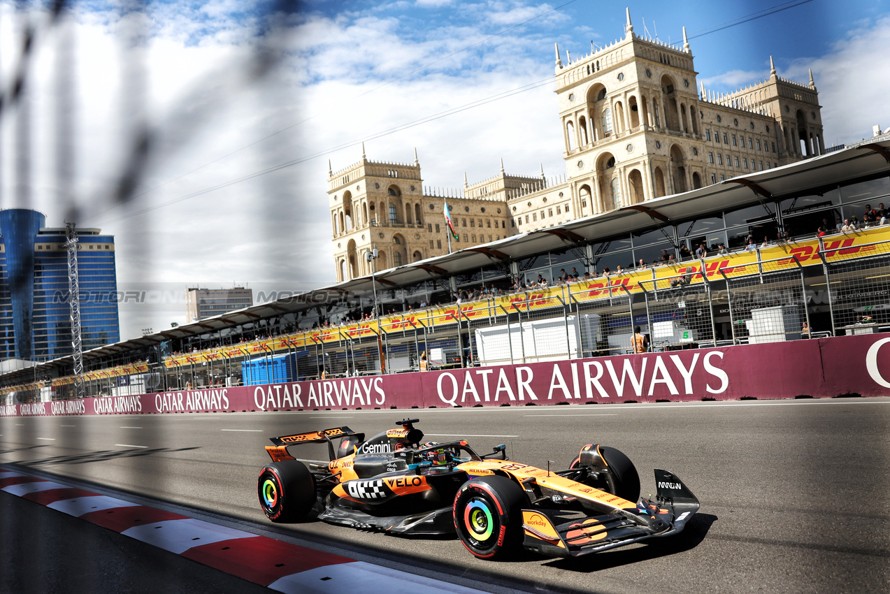 GP AZERBAIJAN, Oscar Piastri (AUS) McLaren MCL39.

20.09.2025. Formula 1 World Championship, Rd 17, Azerbaijan Grand Prix, Baku Street Circuit, Azerbaijan, Qualifiche Day.

- www.xpbimages.com, EMail: requests@xpbimages.com © Copyright: Bearne / XPB Images