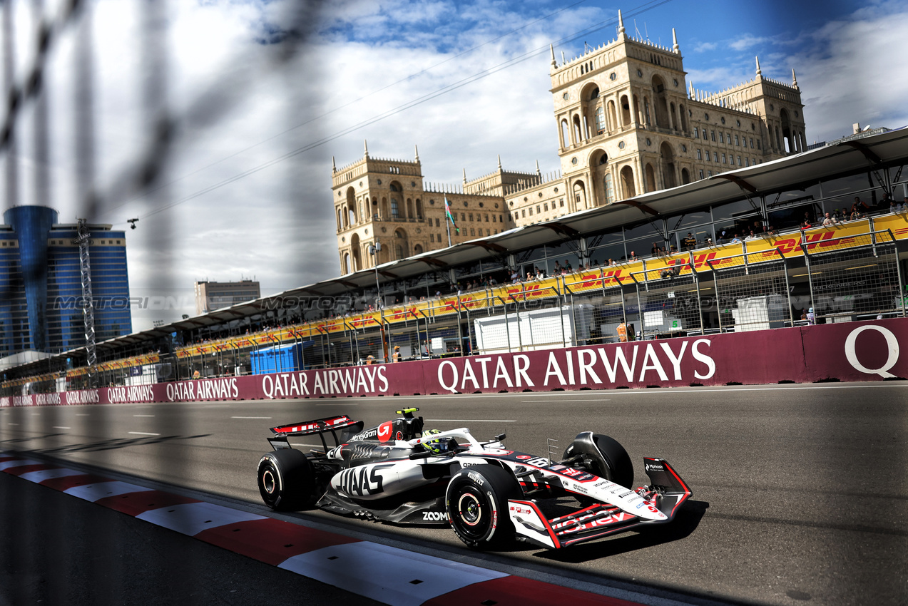 GP AZERBAIJAN, Oliver Bearman (GBR) Haas VF-25.

20.09.2025. Formula 1 World Championship, Rd 17, Azerbaijan Grand Prix, Baku Street Circuit, Azerbaijan, Qualifiche Day.

- www.xpbimages.com, EMail: requests@xpbimages.com © Copyright: Bearne / XPB Images