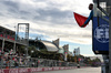 GP AZERBAIJAN, Circuit Atmosfera - the red flag is waved in qualifying.

20.09.2025. Formula 1 World Championship, Rd 17, Azerbaijan Grand Prix, Baku Street Circuit, Azerbaijan, Qualifiche Day.

- www.xpbimages.com, EMail: requests@xpbimages.com © Copyright: Batchelor / XPB Images