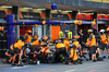 GP AZERBAIJAN, Lando Norris (GBR) McLaren MCL39 makes a pit stop.

20.09.2025. Formula 1 World Championship, Rd 17, Azerbaijan Grand Prix, Baku Street Circuit, Azerbaijan, Qualifiche Day.

- www.xpbimages.com, EMail: requests@xpbimages.com © Copyright: Batchelor / XPB Images