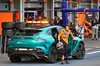 GP AZERBAIJAN, Oscar Piastri (AUS) McLaren returns to the pits after he crashed in qualifying.

20.09.2025. Formula 1 World Championship, Rd 17, Azerbaijan Grand Prix, Baku Street Circuit, Azerbaijan, Qualifiche Day.

- www.xpbimages.com, EMail: requests@xpbimages.com © Copyright: Batchelor / XPB Images