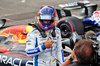 GP AZERBAIJAN, Carlos Sainz (ESP) Atlassian Williams Racing celebrates his second position in qualifying parc ferme.

20.09.2025. Formula 1 World Championship, Rd 17, Azerbaijan Grand Prix, Baku Street Circuit, Azerbaijan, Qualifiche Day.

- www.xpbimages.com, EMail: requests@xpbimages.com © Copyright: Batchelor / XPB Images