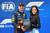 GP AZERBAIJAN, (L to R): Max Verstappen (NLD) Red Bull Racing receives the Pirelli Pole Position Award from Janelle Zharmenova (KAZ) Tik Toker in qualifying parc ferme.

20.09.2025. Formula 1 World Championship, Rd 17, Azerbaijan Grand Prix, Baku Street Circuit, Azerbaijan, Qualifiche Day.

- www.xpbimages.com, EMail: requests@xpbimages.com © Copyright: Batchelor / XPB Images