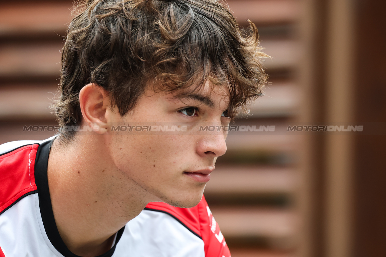 GP AZERBAIJAN, Oliver Bearman (GBR), Haas F1 Team 
19.09.2025. Formula 1 World Championship, Rd 17, Azerbaijan Grand Prix, Baku Street Circuit, Azerbaijan, Practice Day.
- www.xpbimages.com, EMail: requests@xpbimages.com © Copyright: Charniaux / XPB Images
